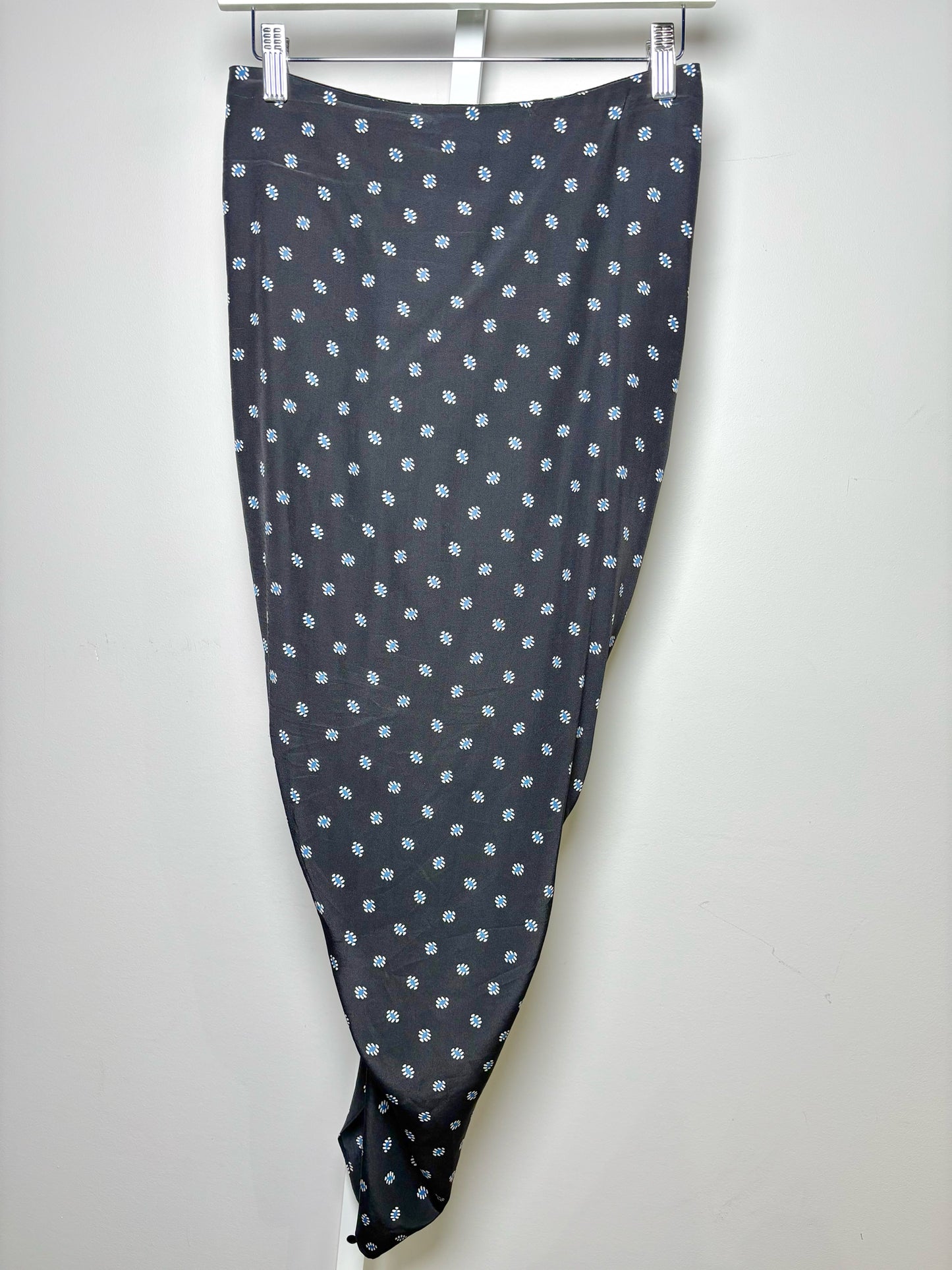 Women Size 2 Veronica Beard Black Floral Silk Skirt