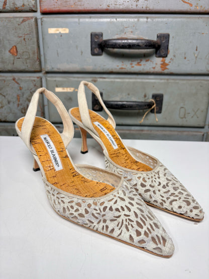 W Shoe Size 40 (10, US) Manolo Blahnik Cream Suede Vintage Slingbacks