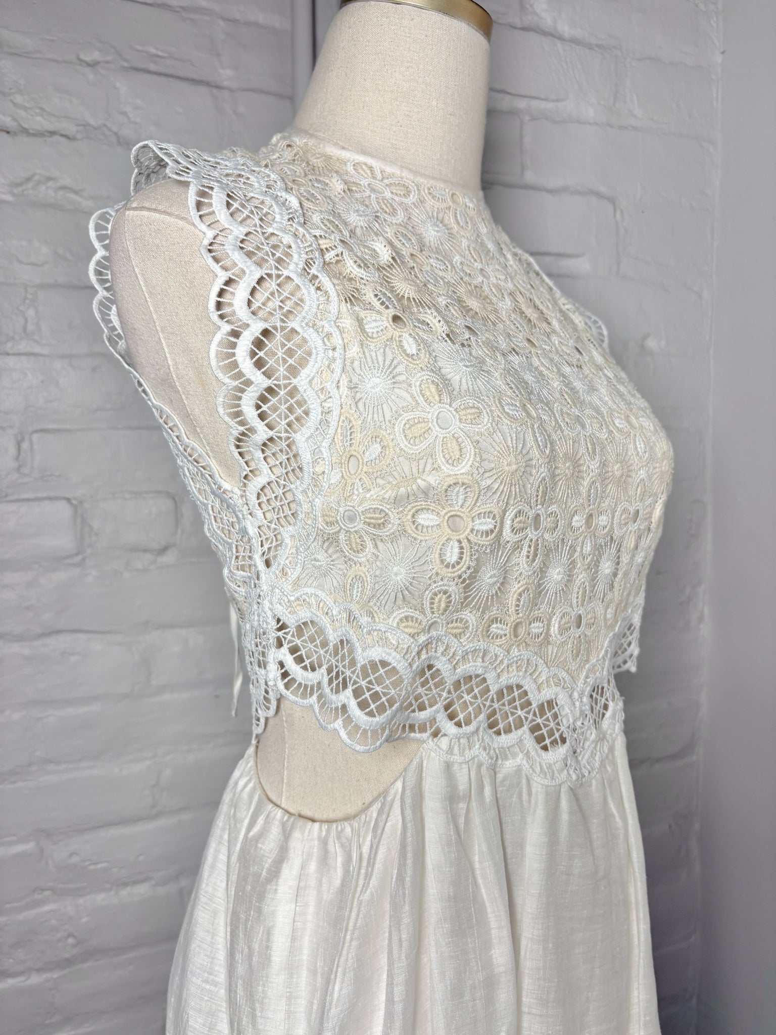 sandro white dress Women Size 36 Sandro White Crochet Not Vintage Dress