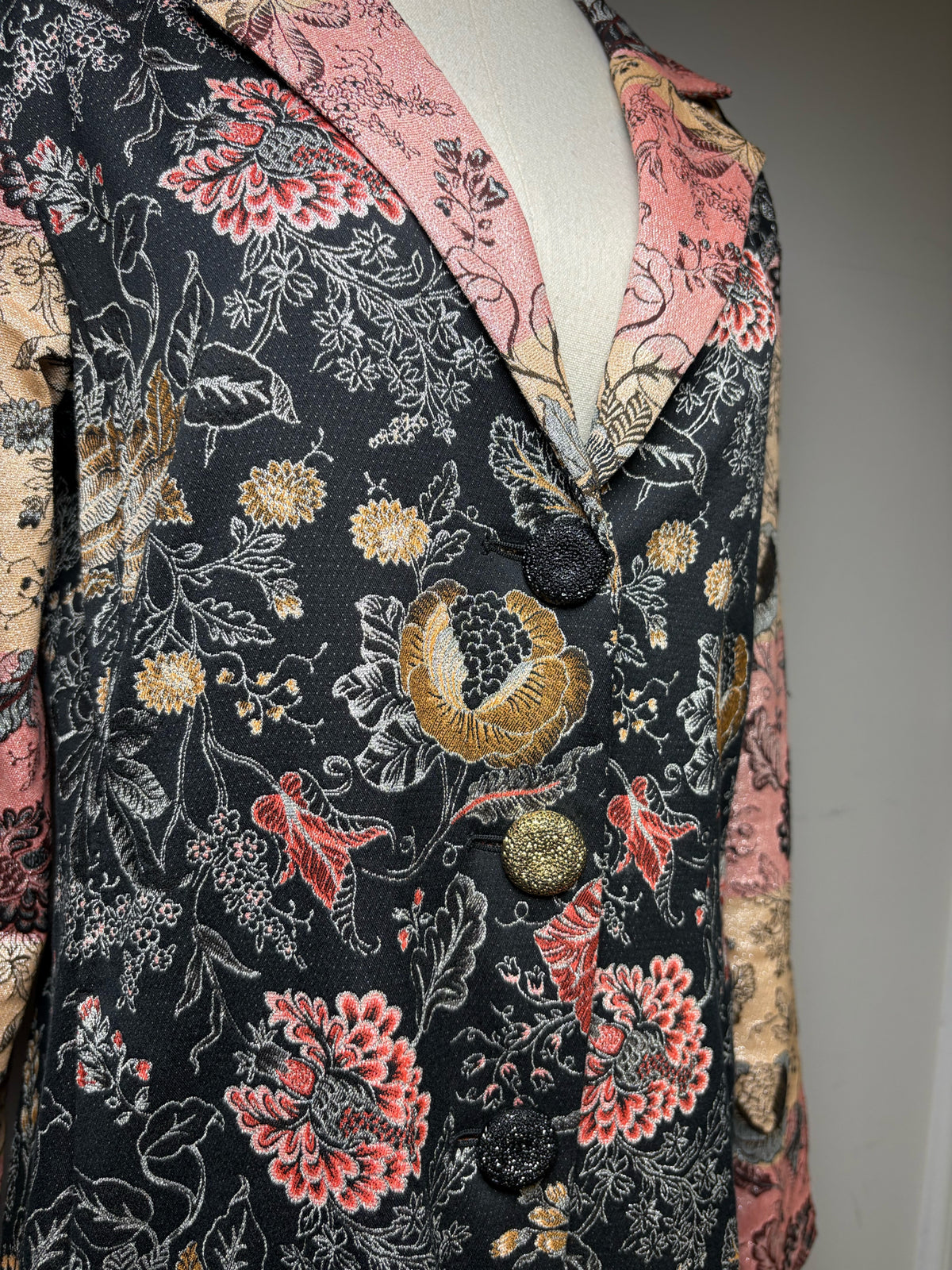 Women's Size XL Save the Queen Pink Black Gold Metallic Jacquard Pre-Owned Jacket