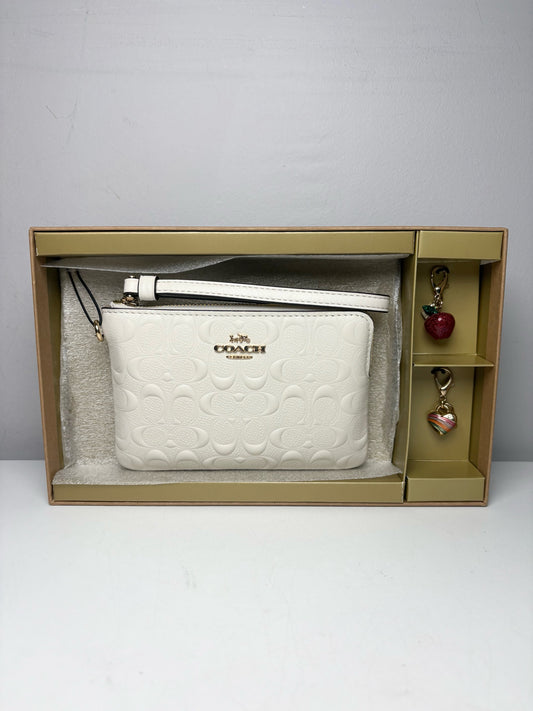 Women's Coach Ivory Leather NWT Pre-Owned Corner Zip Wallet Charm Box Set
