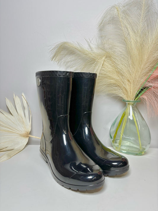 W Shoe Size 9 UGG Black Rubber 3/4 Height Boots