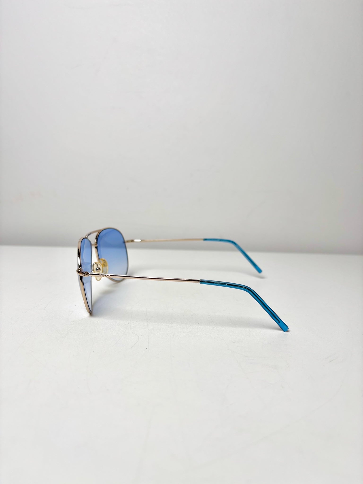グッチ GUCCI サングラス アビエーター ブルー Gucci Silver Frame Aviator/Pilot Blue Lens Sunglasses – VIDA STYLE