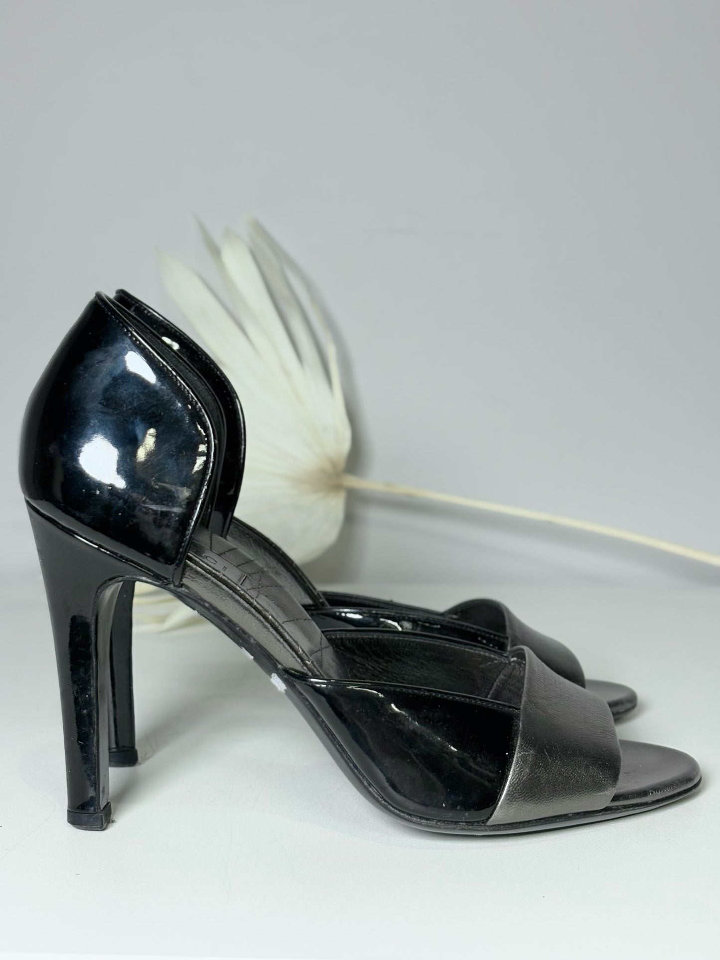 W Shoe Size 8 Gucci Black & Pewter Patent Leather Heels