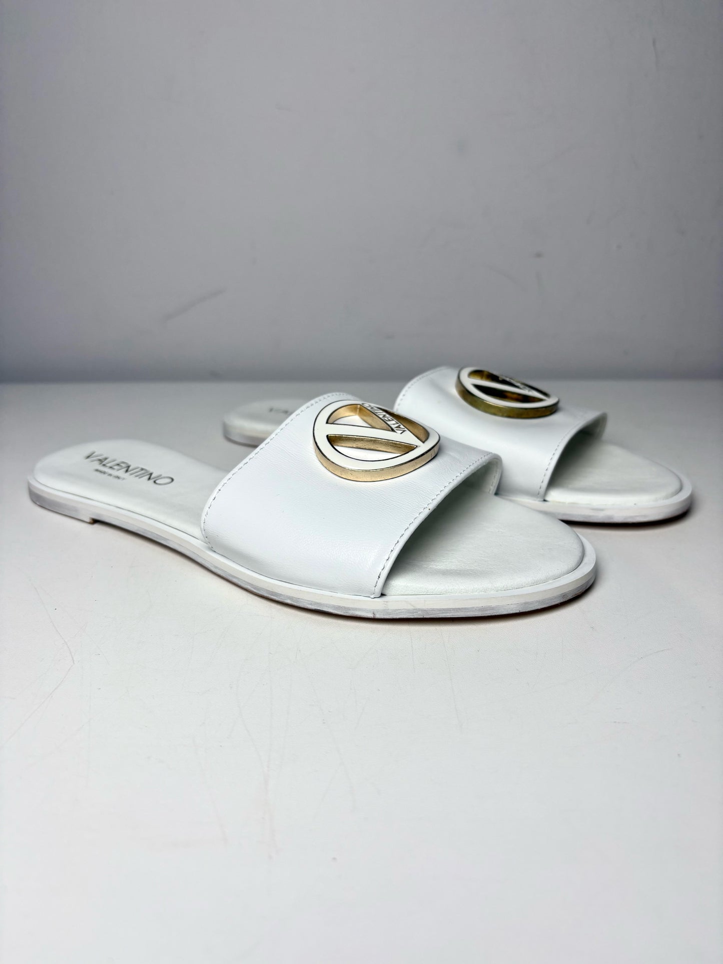 W Shoe Size 8 Mario Valentino White Leather Cowhide Women's Sandals