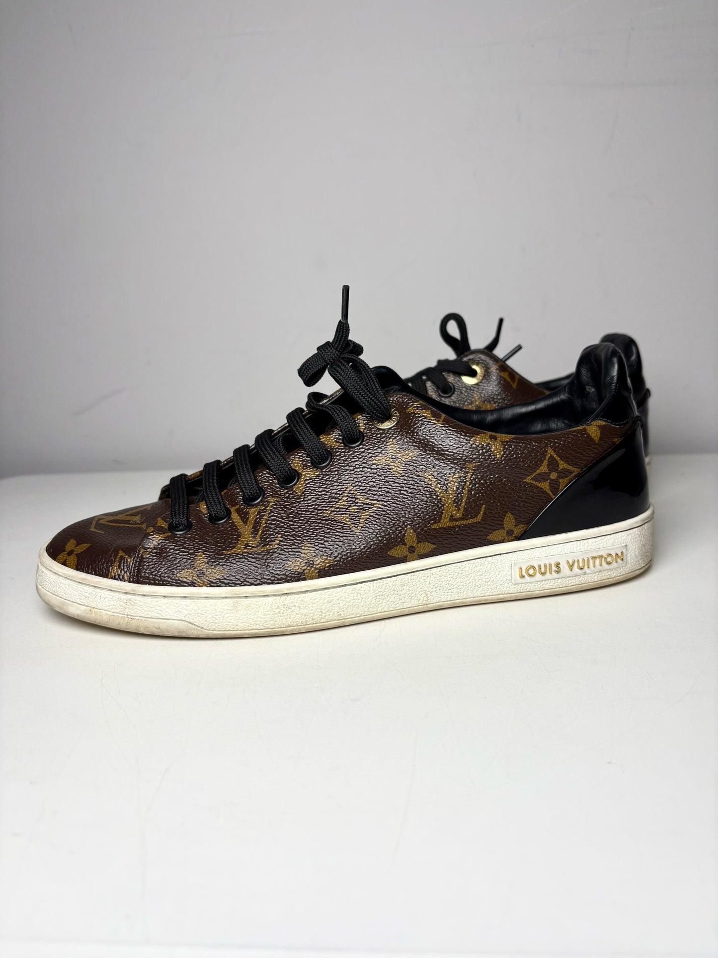 W Shoe Size 39 (8.5 - 9 US) Louis Vuitton Brown, Black Coated Canvas Sneakers