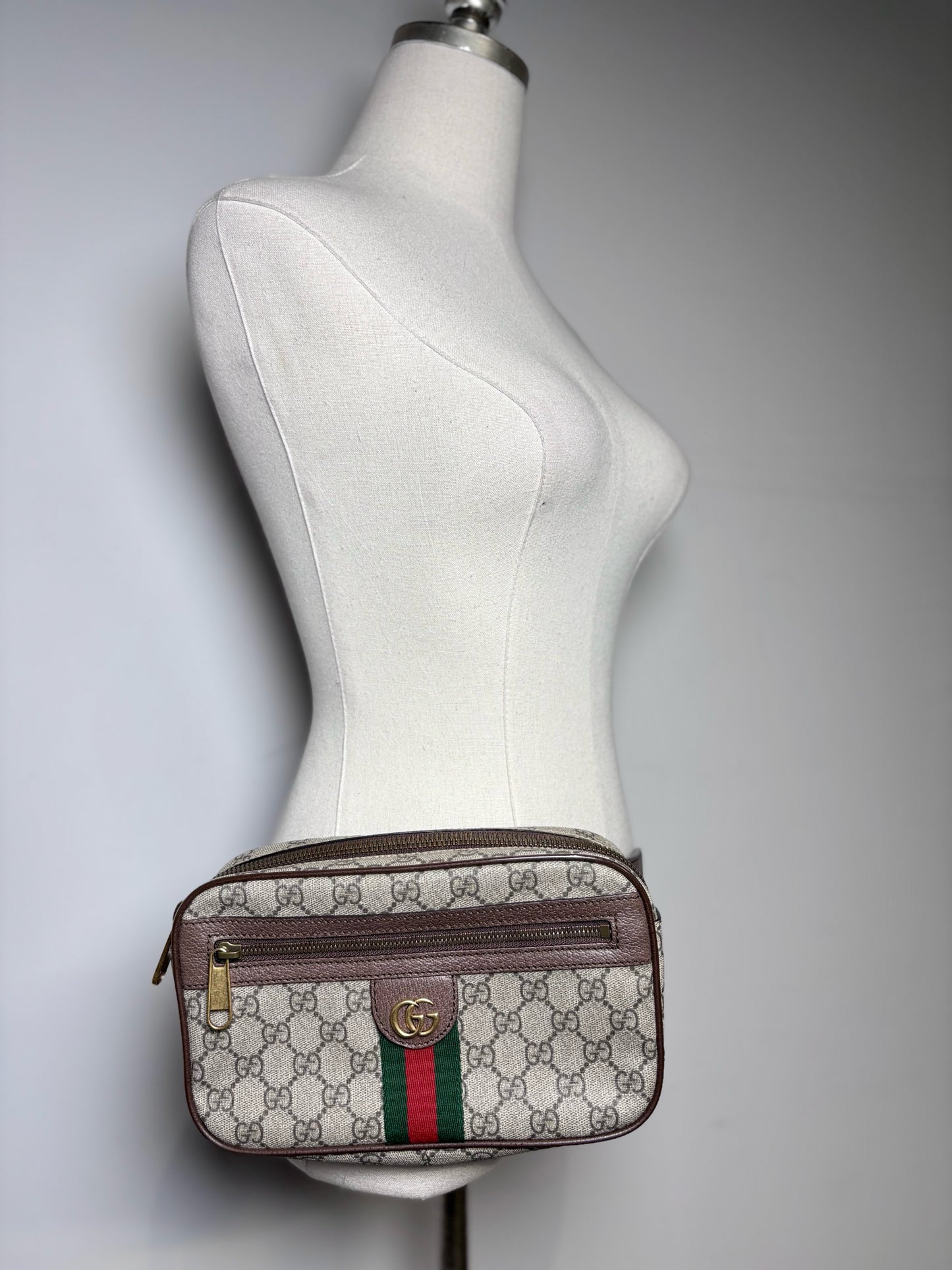 Gucci Monogram Coated Canvas Like-New Brown Small Purse