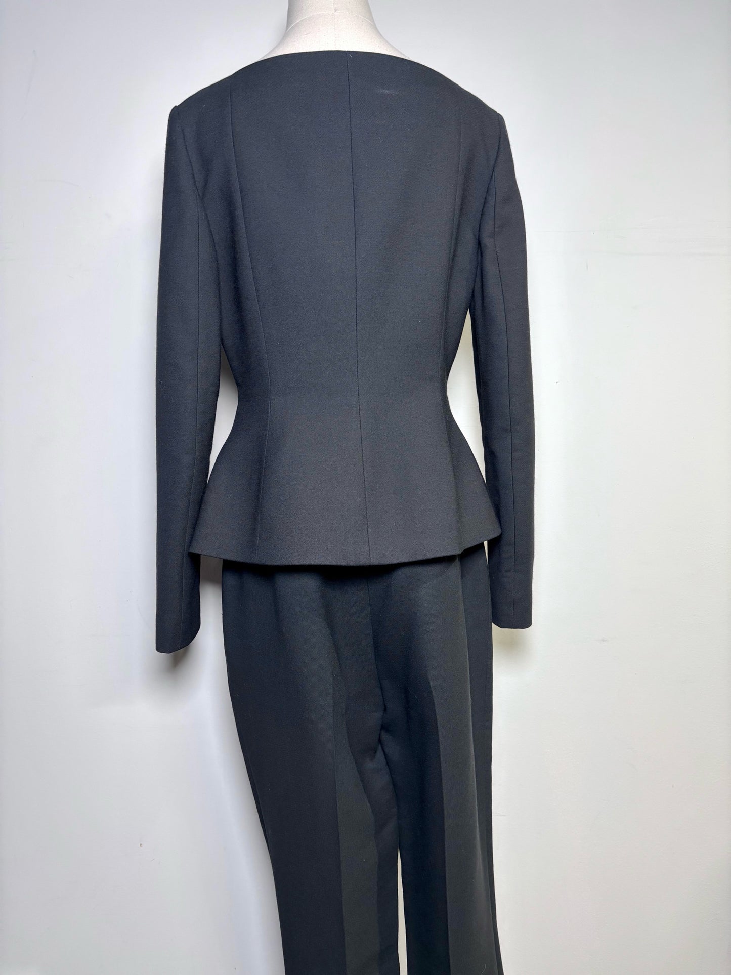 Women Size 8 Ralph Lauren Purple Label Black Solid Pre-owned Wool Suit