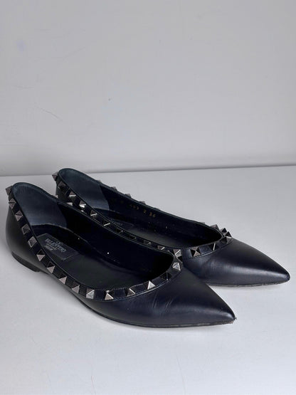 W Shoe Size 36 (6, US) Valentino Garavani Black Leather Rockstud Pre-owned Flats