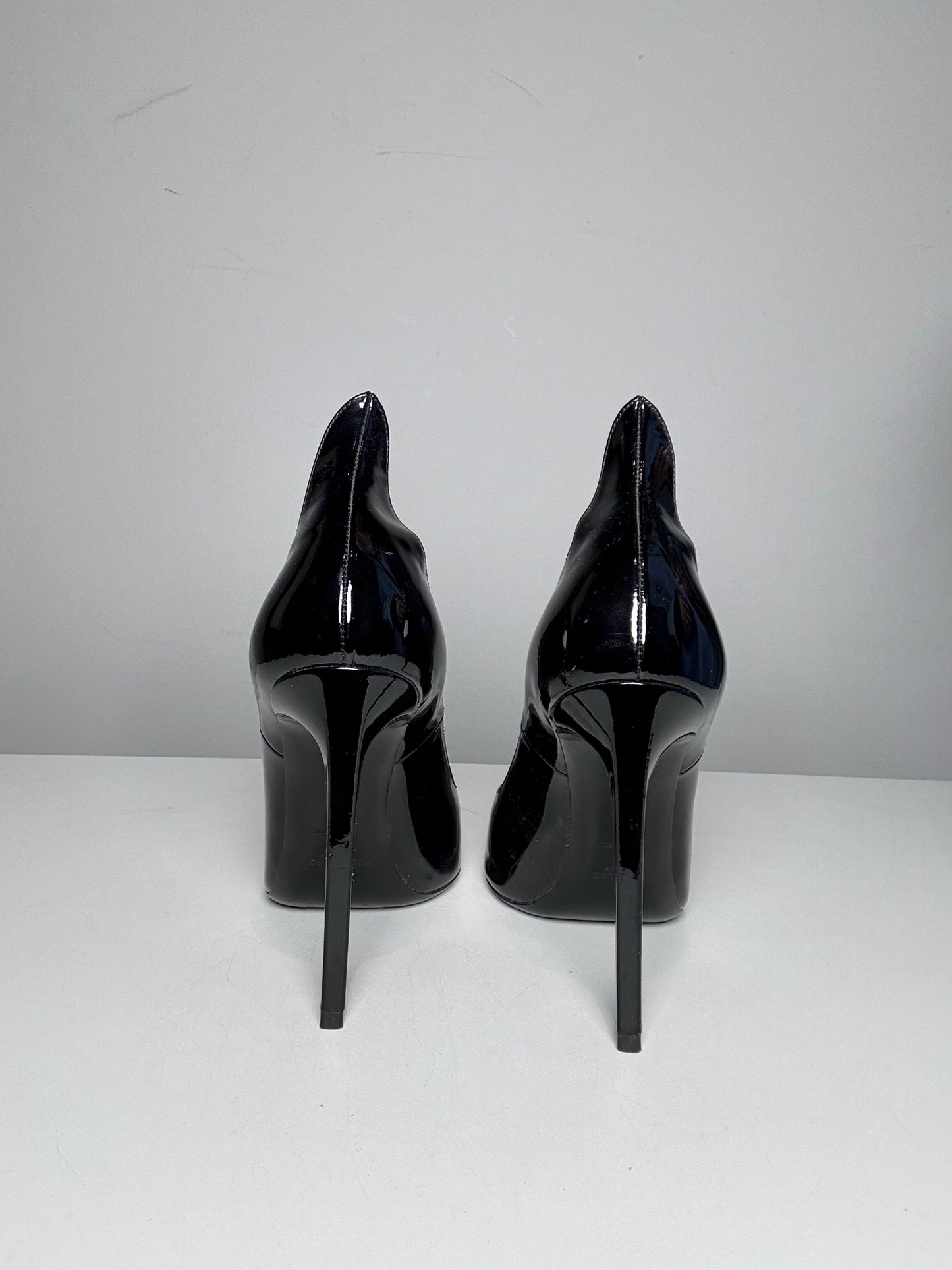 W Shoe Size 36 (6, US) Saint Laurent Thorn Black Leather Patent Pre-owned Heels