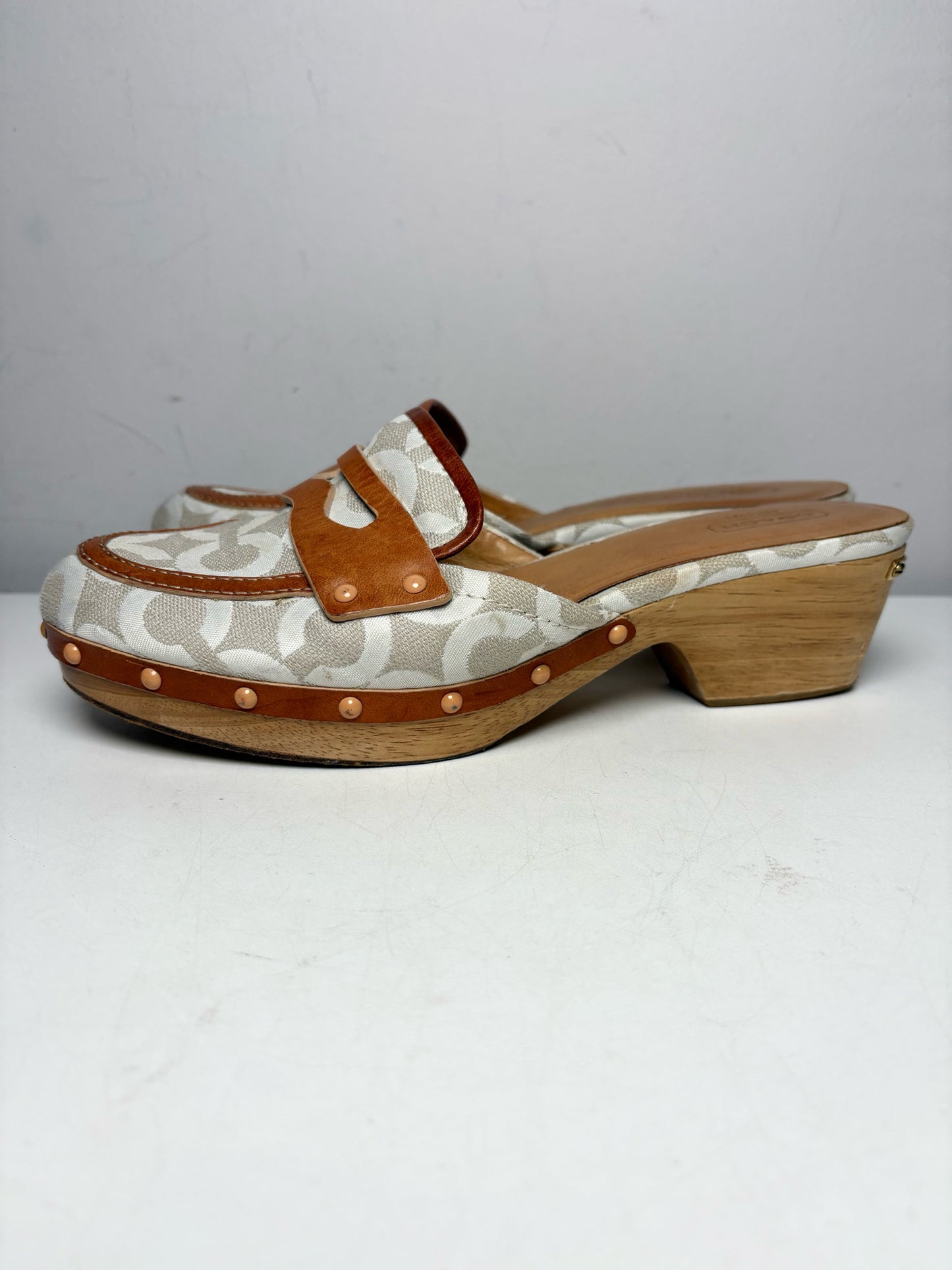 Women's Shoe Size 8.5 Coach Cream & Caramel Monogram Jacquard Wooden Heel Pre-Owned Slides