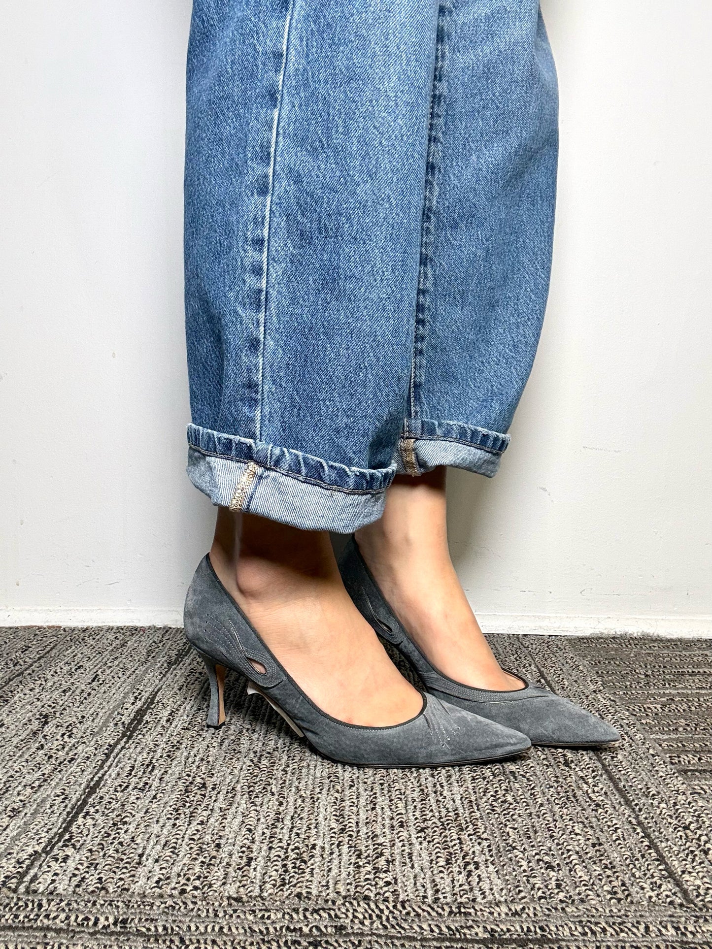 W Shoe Size 39 Manolo Blahnik Rela Grey Suede Pre-owned Pump