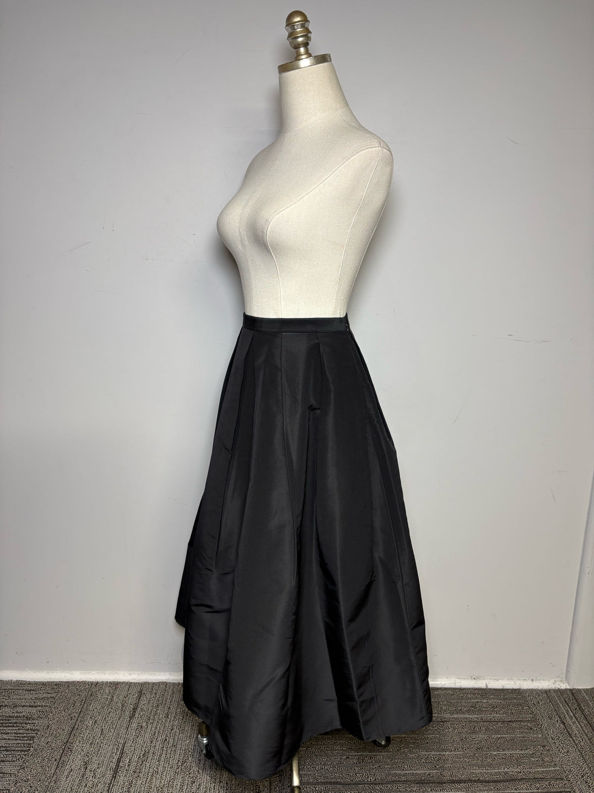 Women's Size 8 Tibi Black Pure Silk Faille NWT Pre-Owned Full Skirt