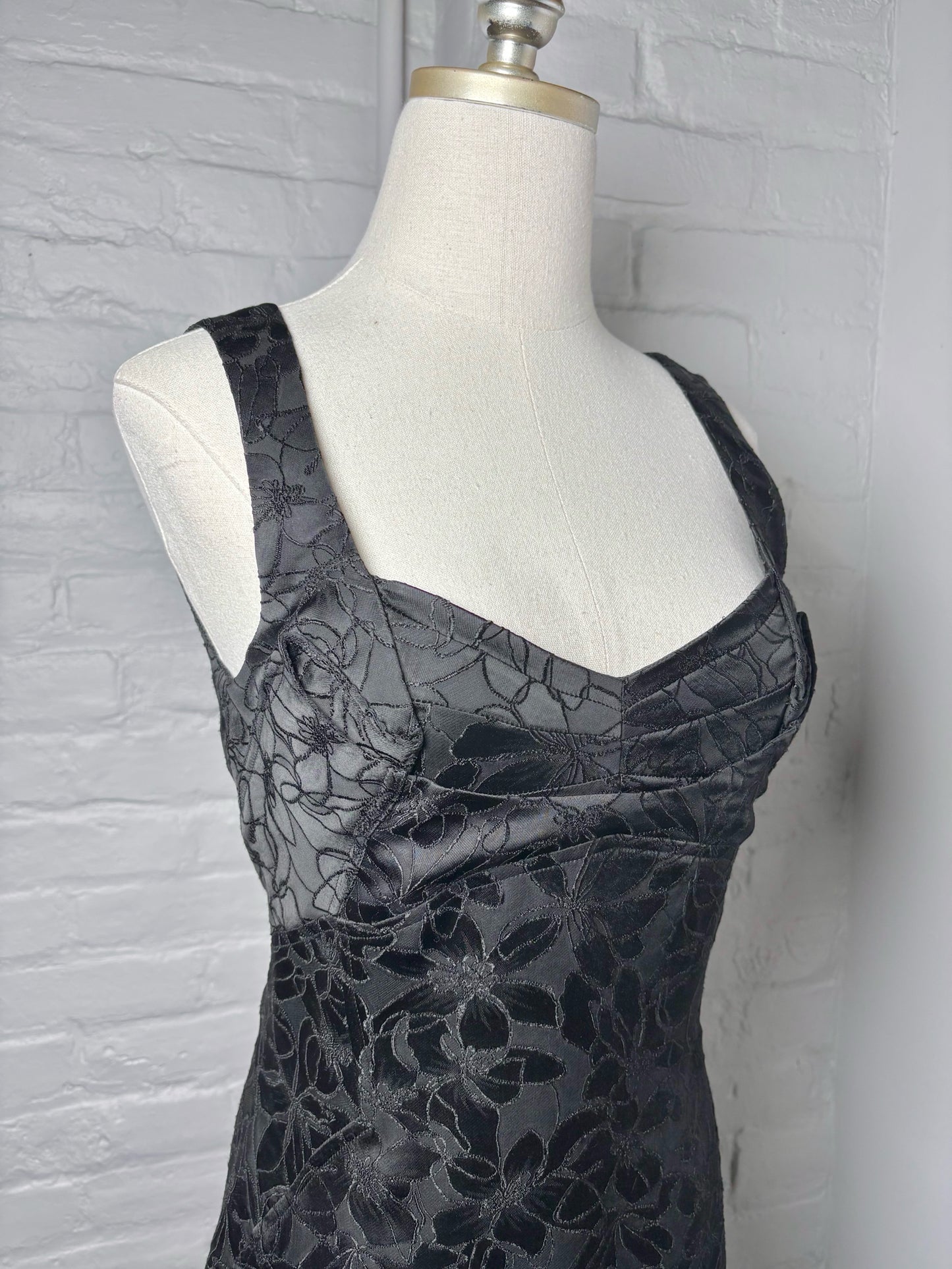 Women Size 4 ZAC POSEN Black Embroidered Vintage Dress