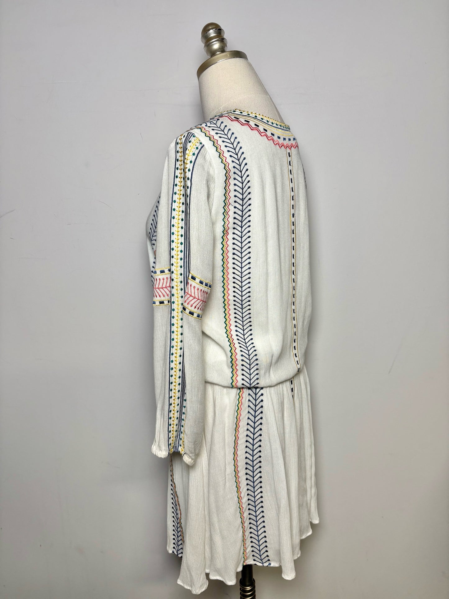 Women Size 6 Alice + Olivia White Embroidered Detail Viscose Dress