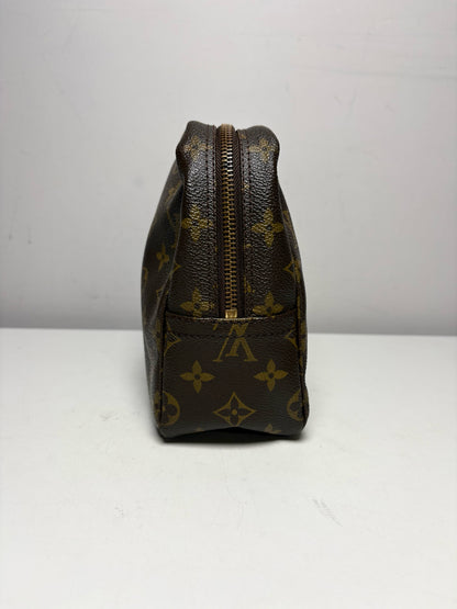 Women's Louis Vuitton Trousse de Toilette 28 Brown Monogram Coated Canvas Vintage Pre-Owned Pouch