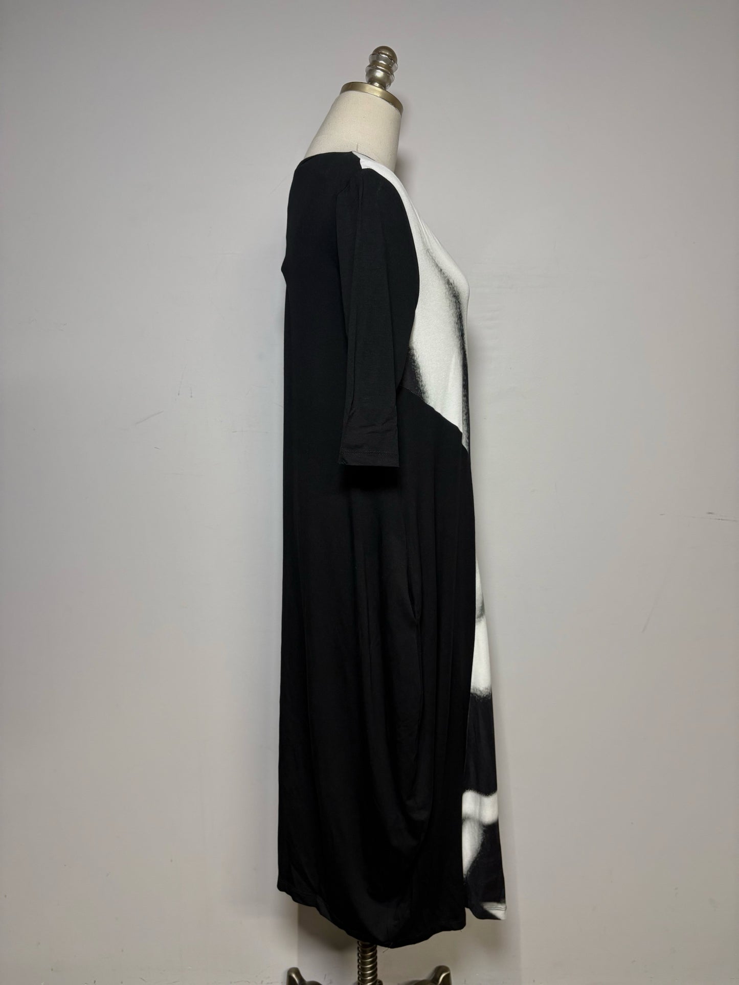 Women Size XS Ozai N Ku Black & White Viscose & Elastane NWT Pre-Owned Cocoon Midi Dress