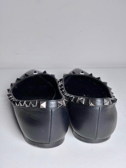W Shoe Size 36 (6, US) Valentino Garavani Black Leather Rockstud Pre-owned Flats