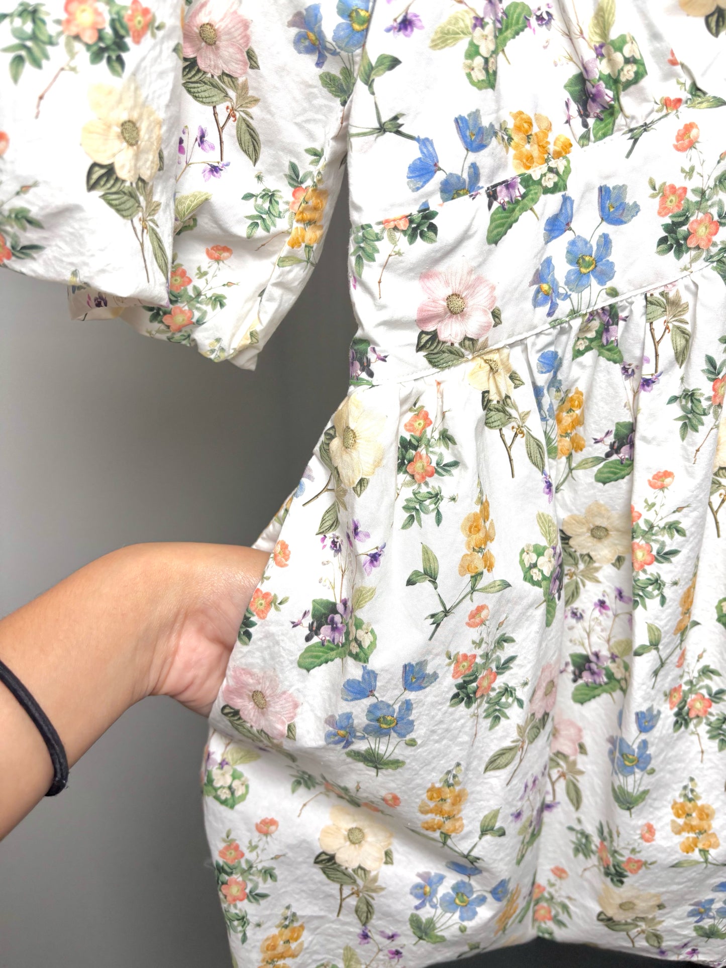 Women Size M Marissa Webb White, blue, pink, green, yellow Floral Cotton Blouse