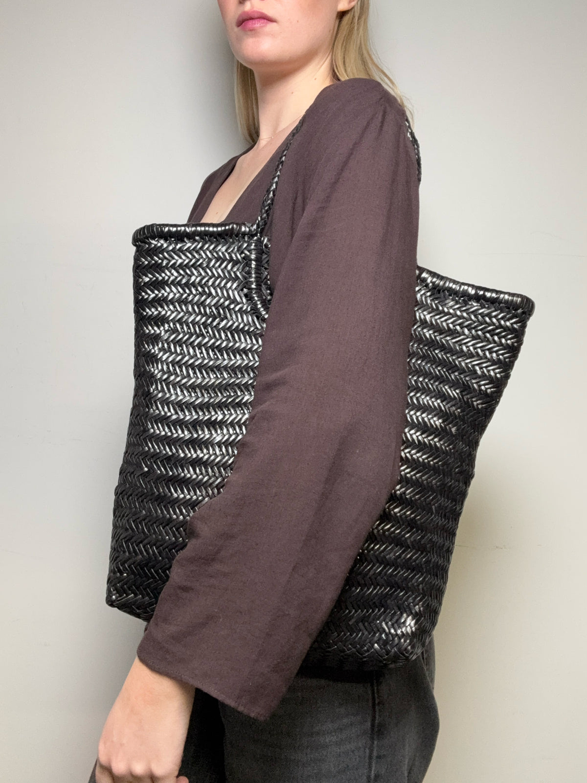 Women's Dragon Diffusion Black Handwoven Leather NS Diagonal Pre-Owned Basket Tote Bag