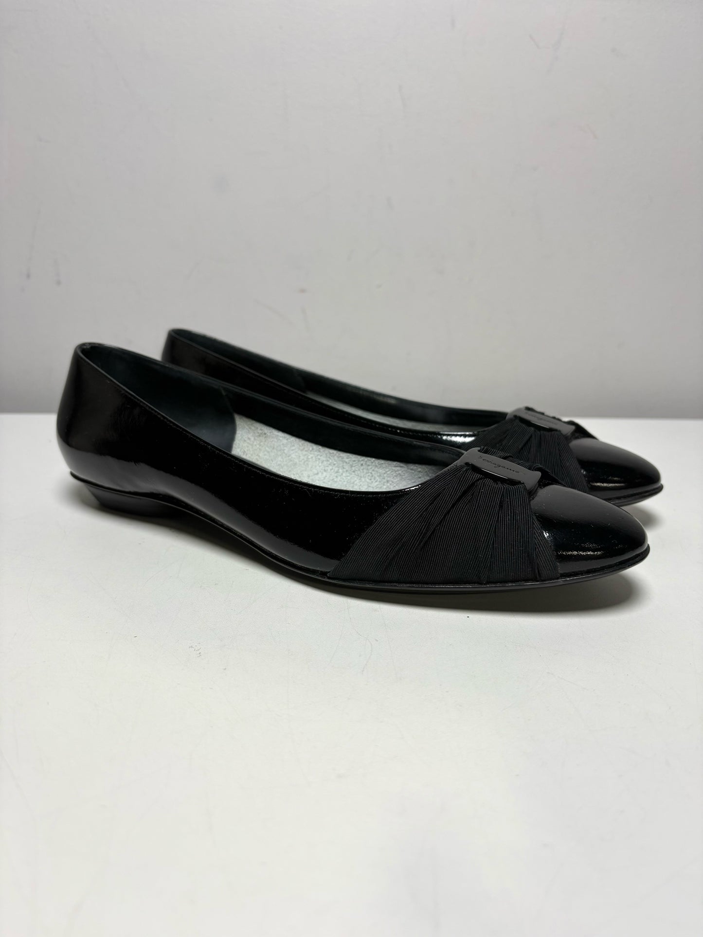 Women Shoe Size 7.5 Salvatore Ferragamo Black Patent Leather Calf Vintage Pre-Owned Crinoline Ballet Flats