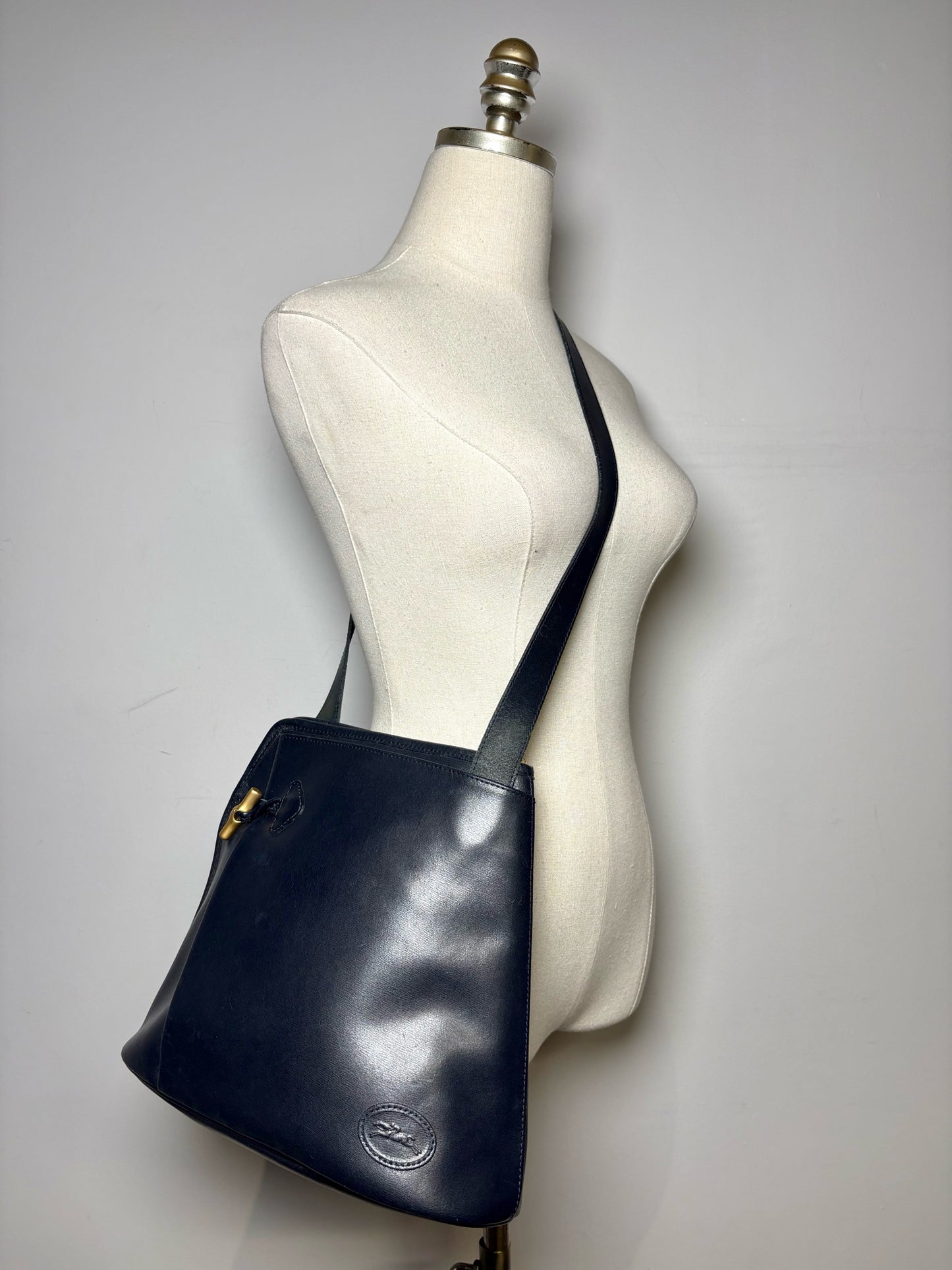 Longchamp Solid Vintage Leather Pre-owned Deep Navy Medium Purse