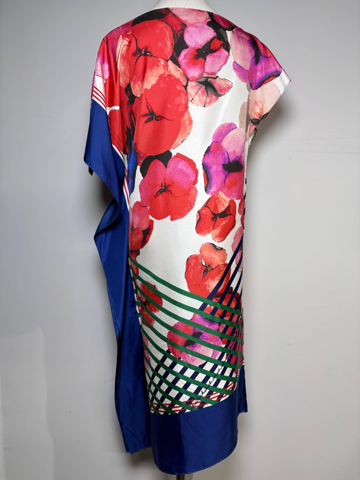 Women Size XS CH Carolina Herrera blue,white,red,pink 100% Silk Top