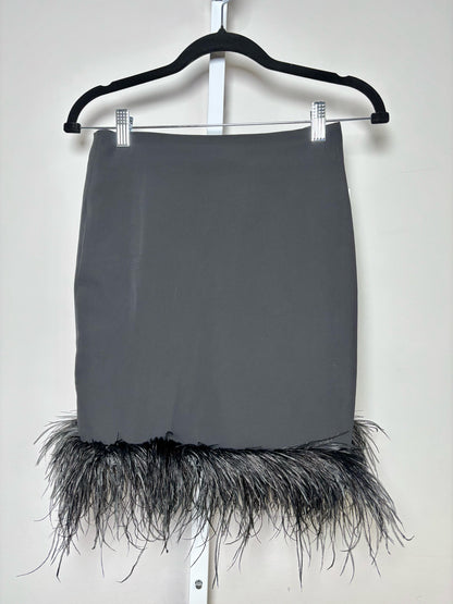 Women Size 8 De La Vali Black Short w/Feathers Trim Skirt