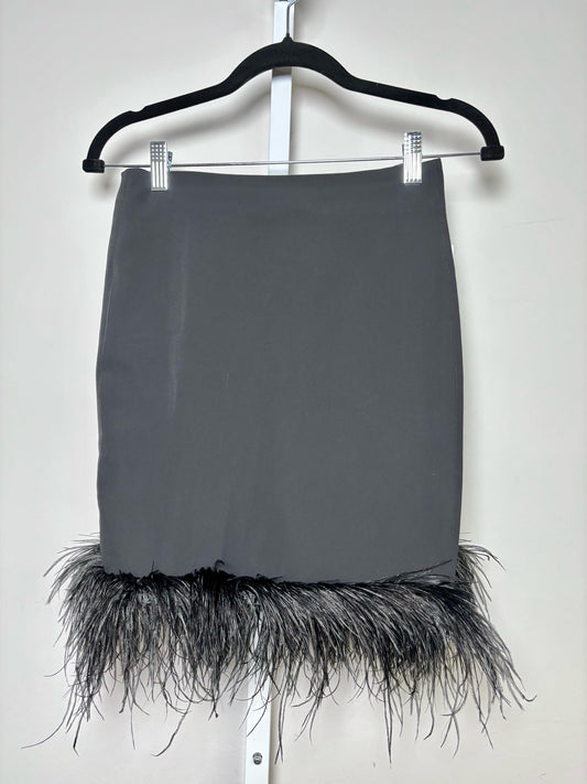 Women Size 8 De La Vali Black Short w/Feathers Trim Skirt