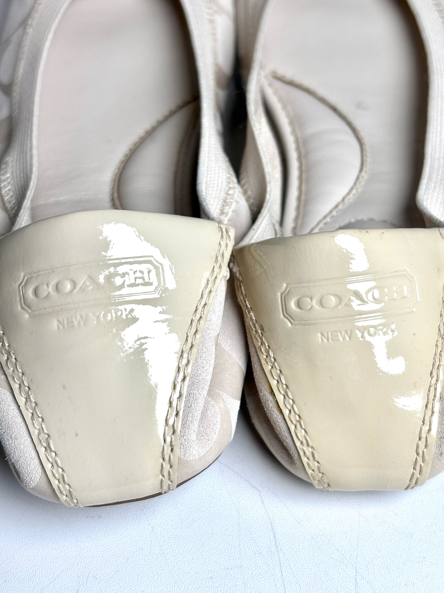 W Shoe Size 5.5 Coach Cream Canvas Patent Leather Trim Women's Pre-owned Flats