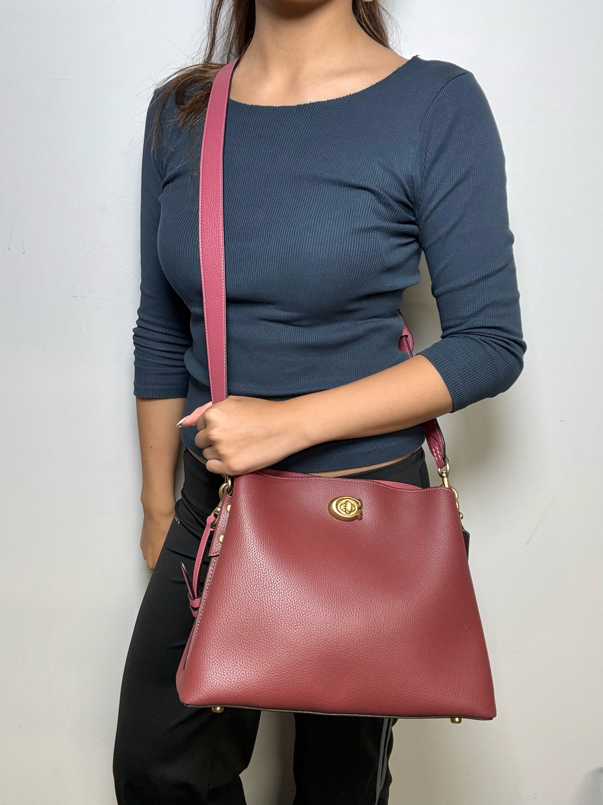 Women's Coach Willow C2590 Berry Colorblock Leather Pre-Owned Medium Shoulder Crossbody Bag