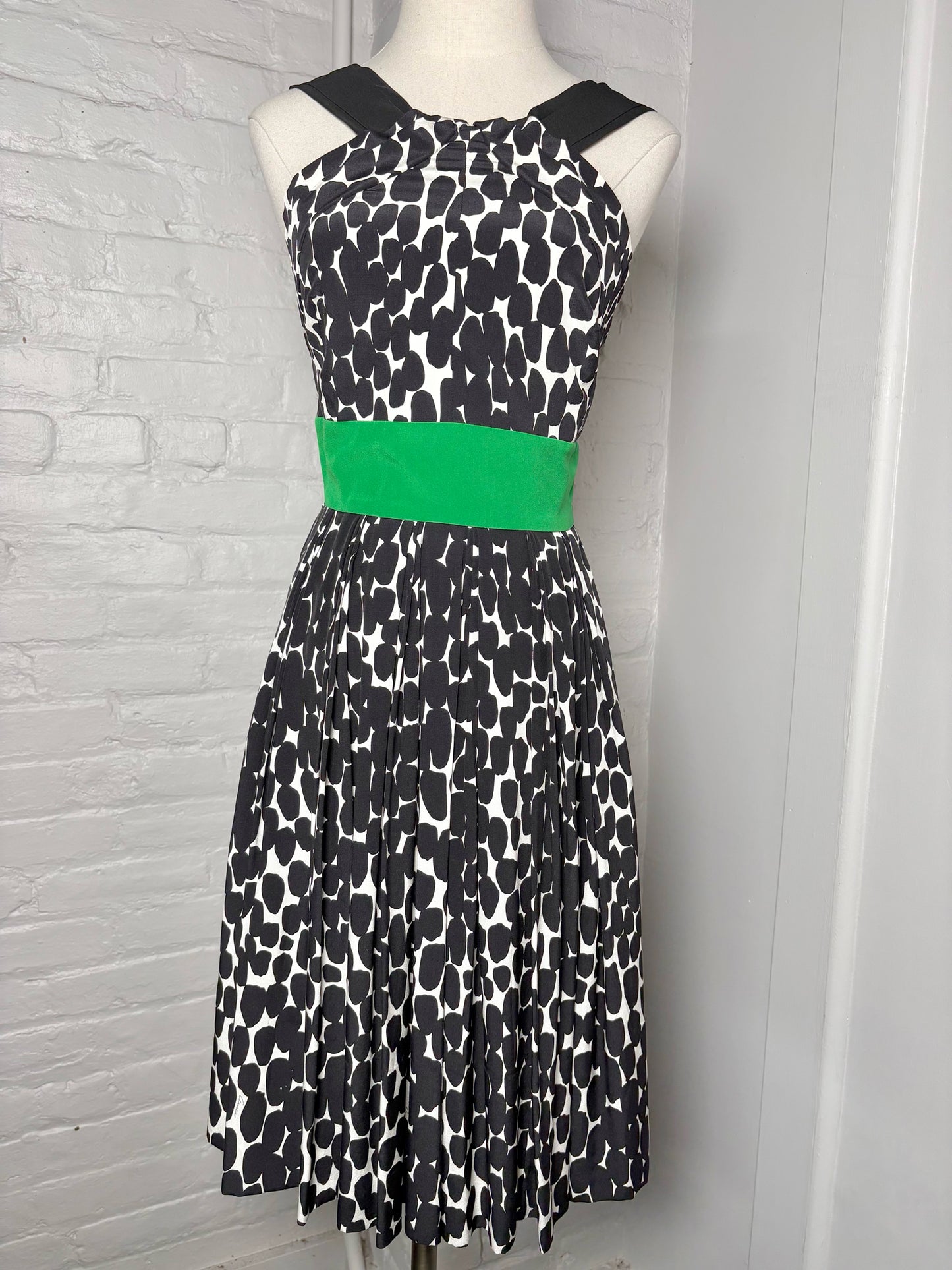Women Size 38 (2 US) Gucci Black, Green, White Geometric Dot Pure Silk Dress