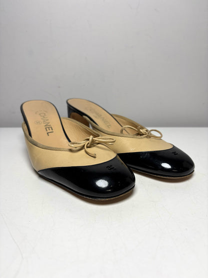 W Shoe Size 38.5 Chanel Tan Black Toe Combo Leather Vintage Mules