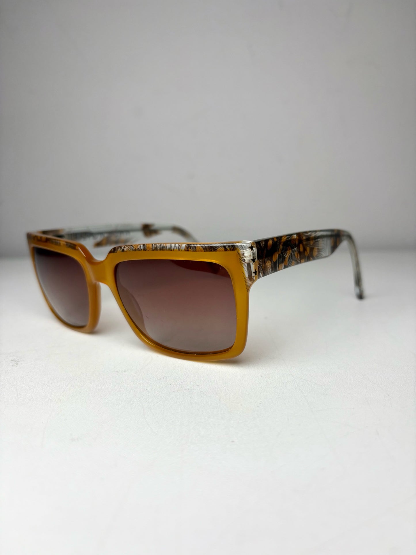 Elton John Eyewear Women's Pre-owned Blue Acetate Sunglasses