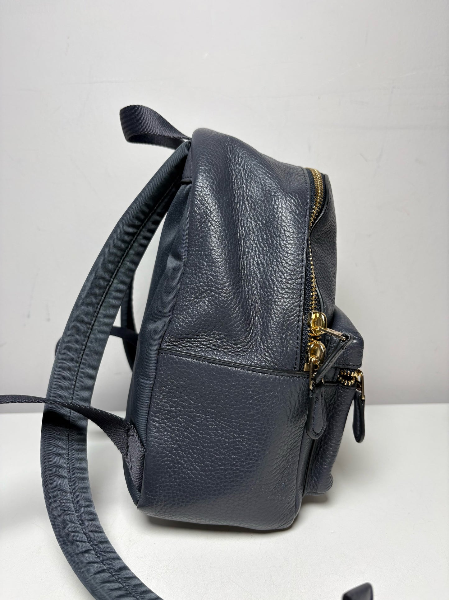 Women's Coach Gray Pebble Leather Pre-Owned Mini Backpack F28995
