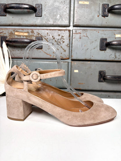 W Shoe Size 39 (8.5 US) Aquazzura Taupe Suede French Flirt Pump