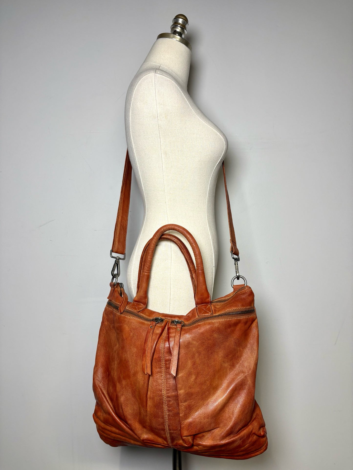 Carbon 2 Cobalt Solid Leather Pre-owned Caramel Tote/Satchel