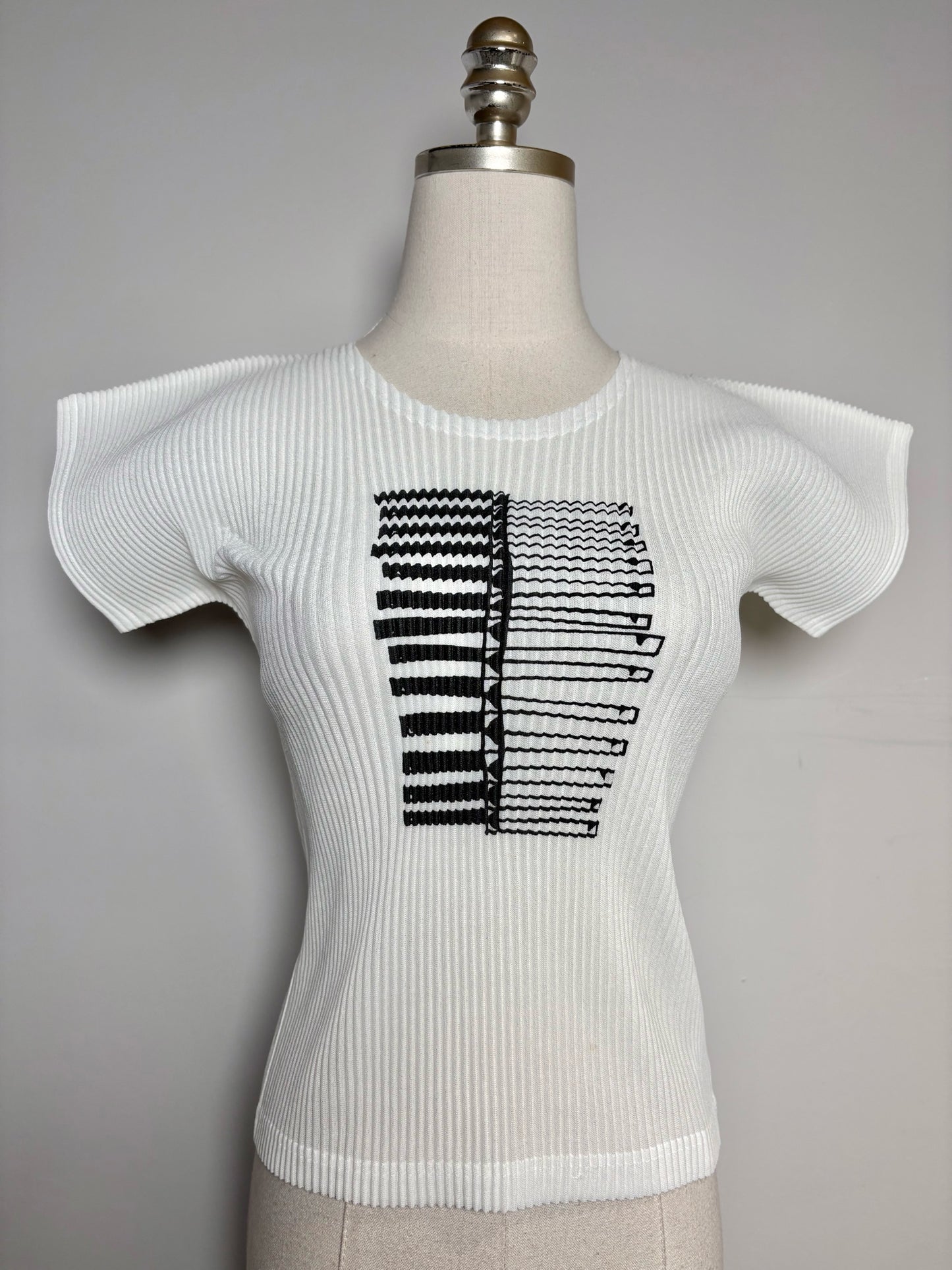 Women Size F (Free/One Size) Issey Miyake White Graphic Print Pleats Top
