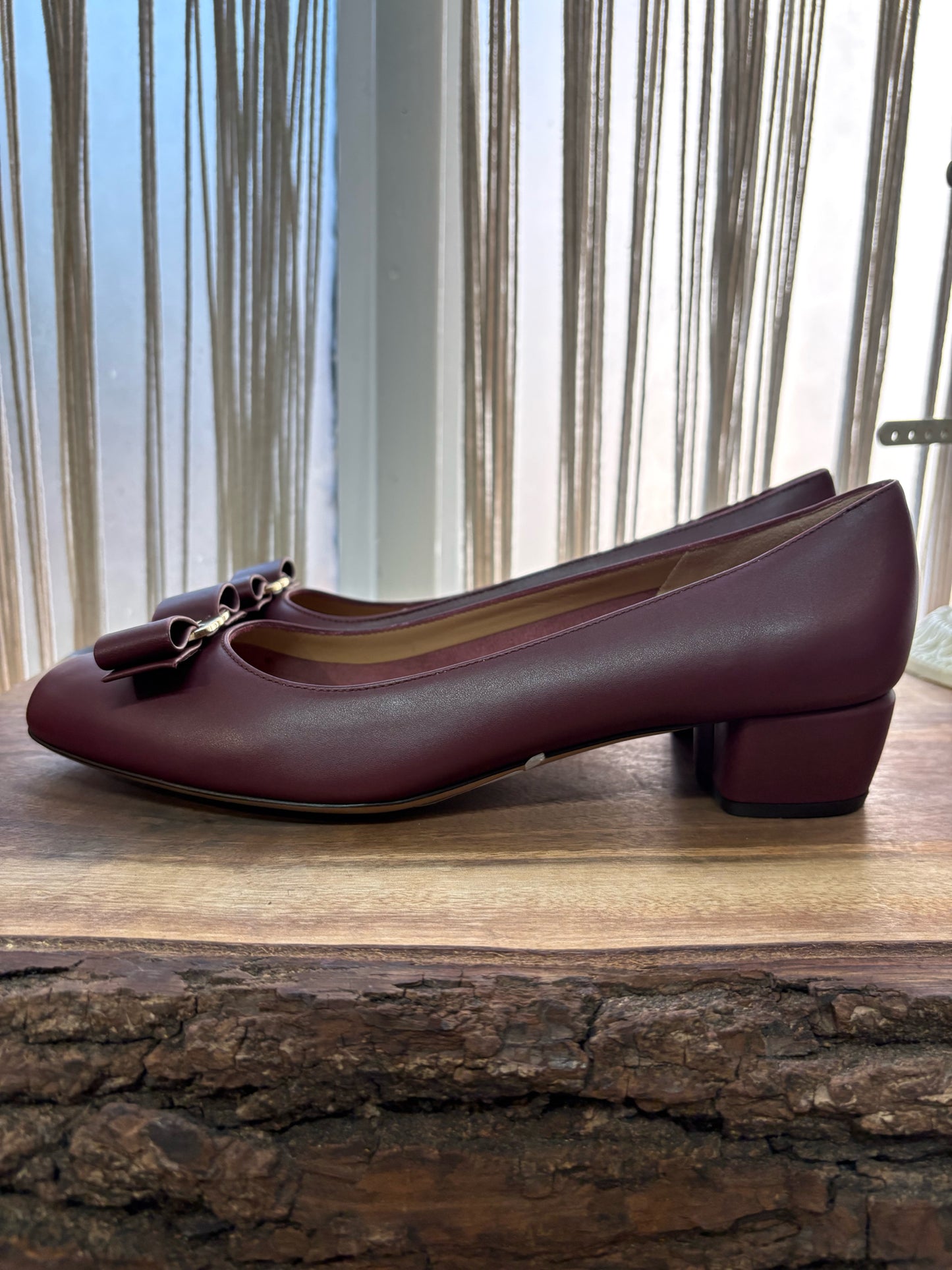 W Shoe Size 8.5 Salvatore Ferragamo Plum Leather Bow Pumps