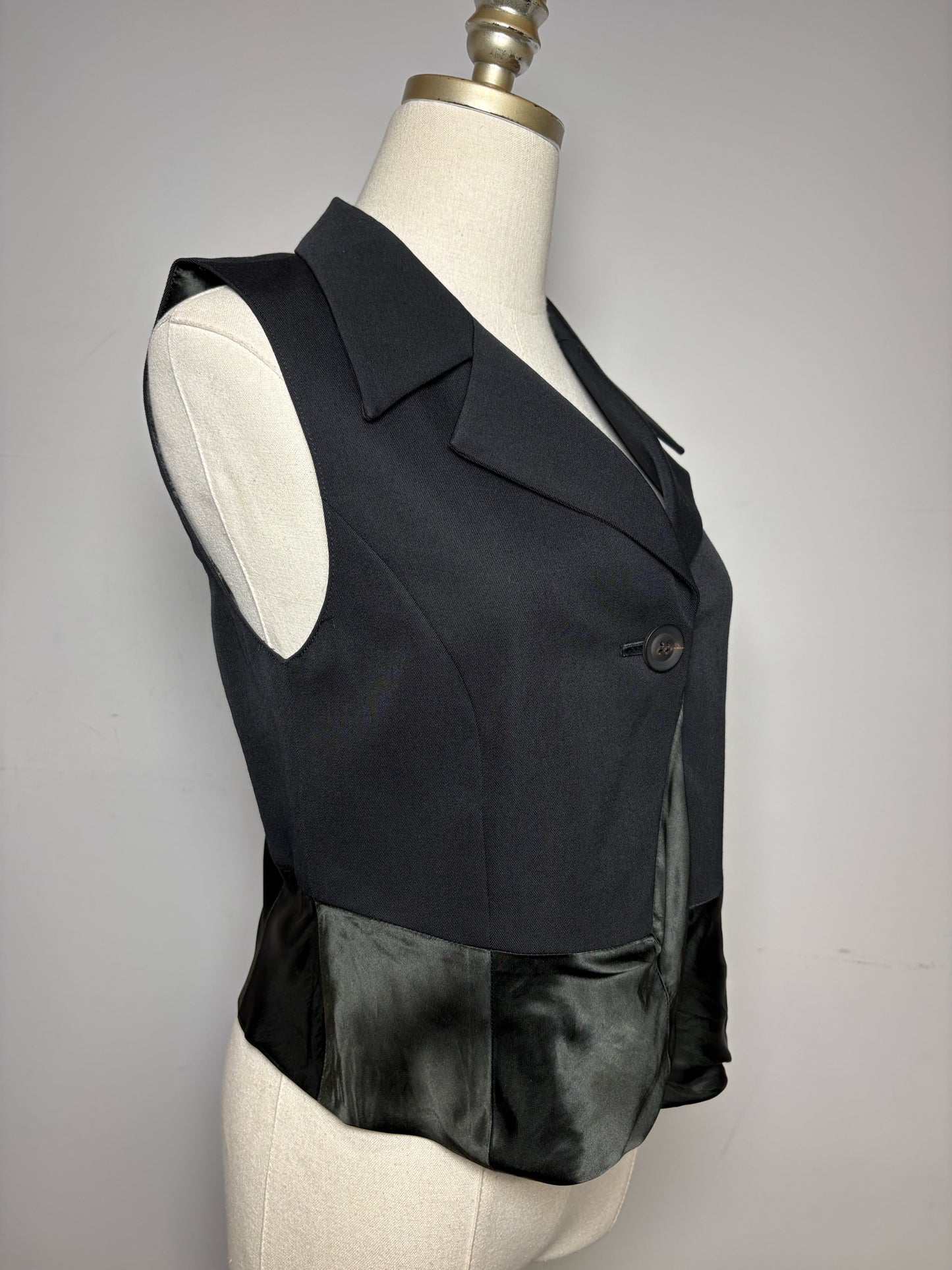 Size 6 Women Atsuro Tayama Black Wool w/Satin Panels Japanese Design Pre-owned Vest