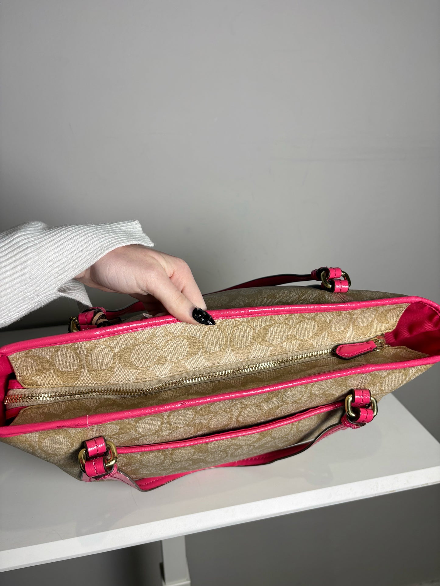 Coach Monogram Vintage Coated Canvas Pre-owned Beige, Hot Pink Medium Purse