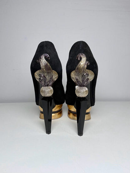 W Shoe Size 40 (10, US) Gianfranco Ferre Black Suede Vintage Heels