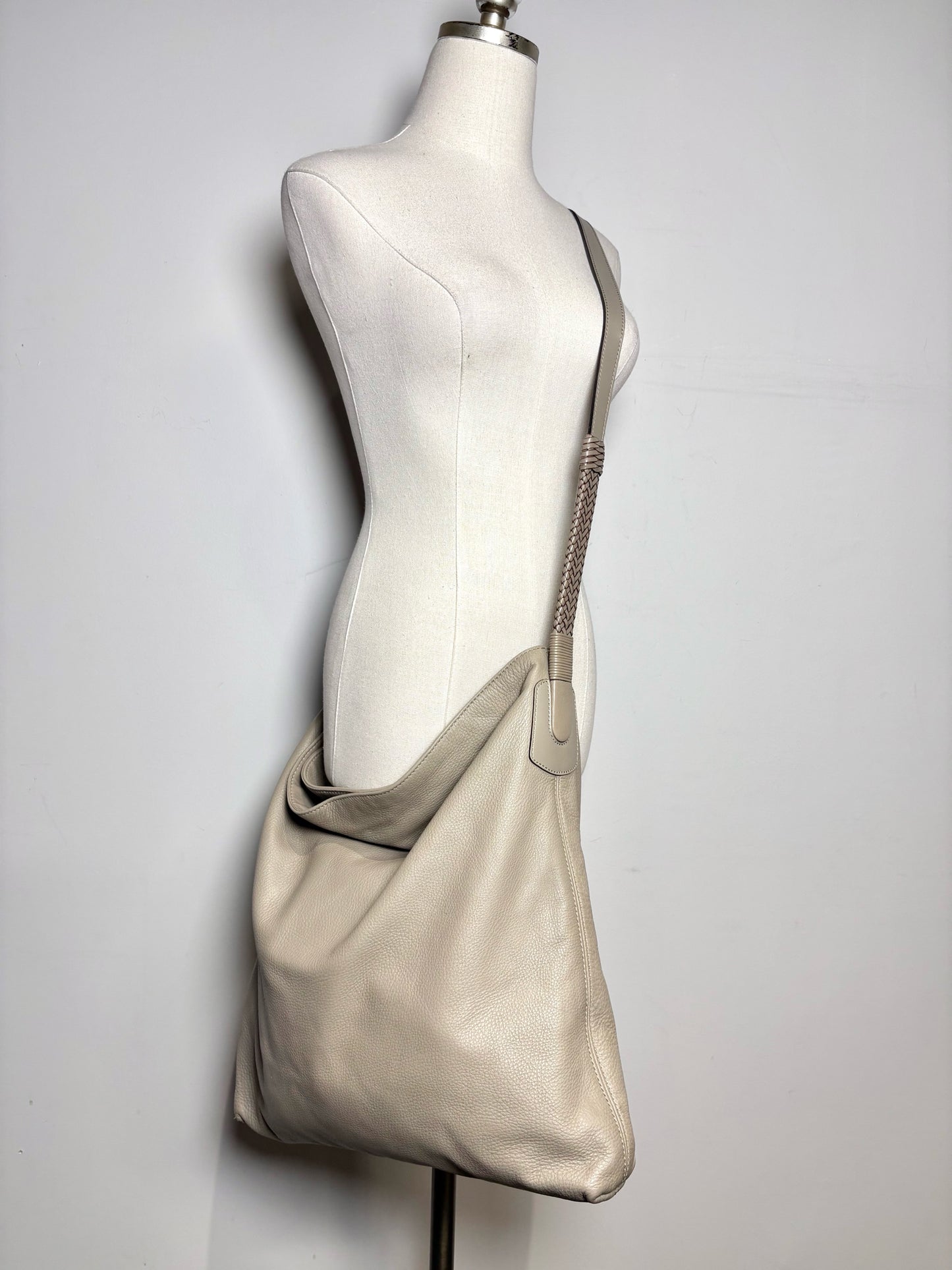 Gucci Taupe Leather Pebble Leather Men's Messenger Pre-owned Bag