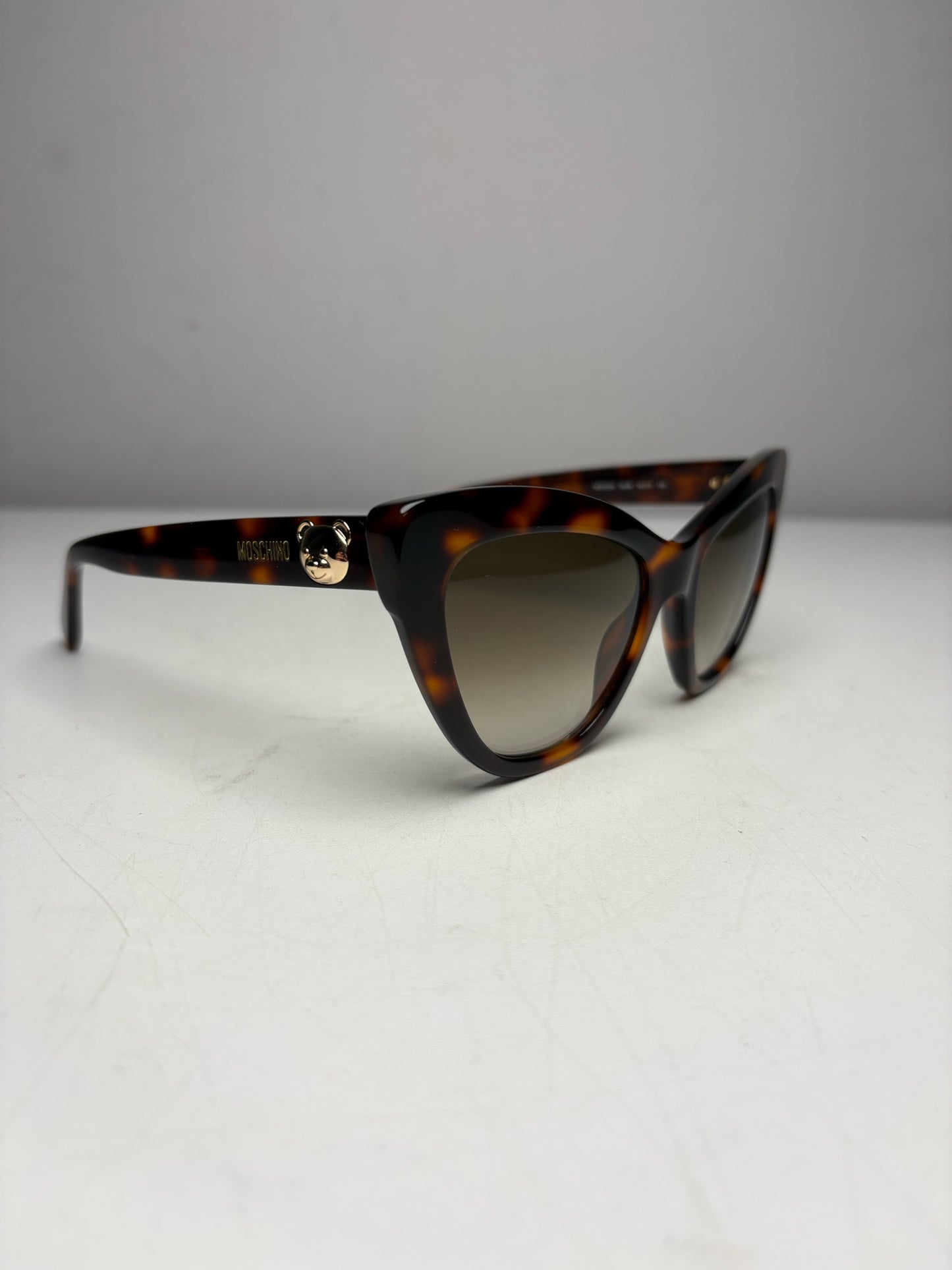 Women's Moschino Havana Brown Tortoiseshell Acetate Pre-Owned Cat-Eye Sunglasses