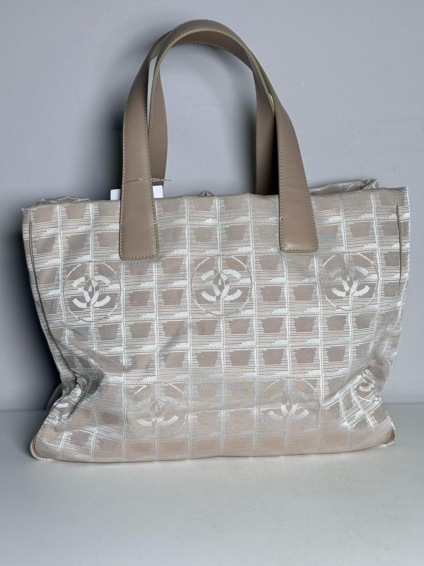 Chanel Jacquard, Monogram Vintage Nylon Canvas Pre-owned Cream Medium Purse
