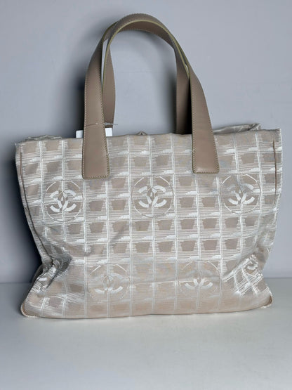 Chanel Jacquard, Monogram Vintage Nylon Canvas Pre-owned Cream Medium Purse