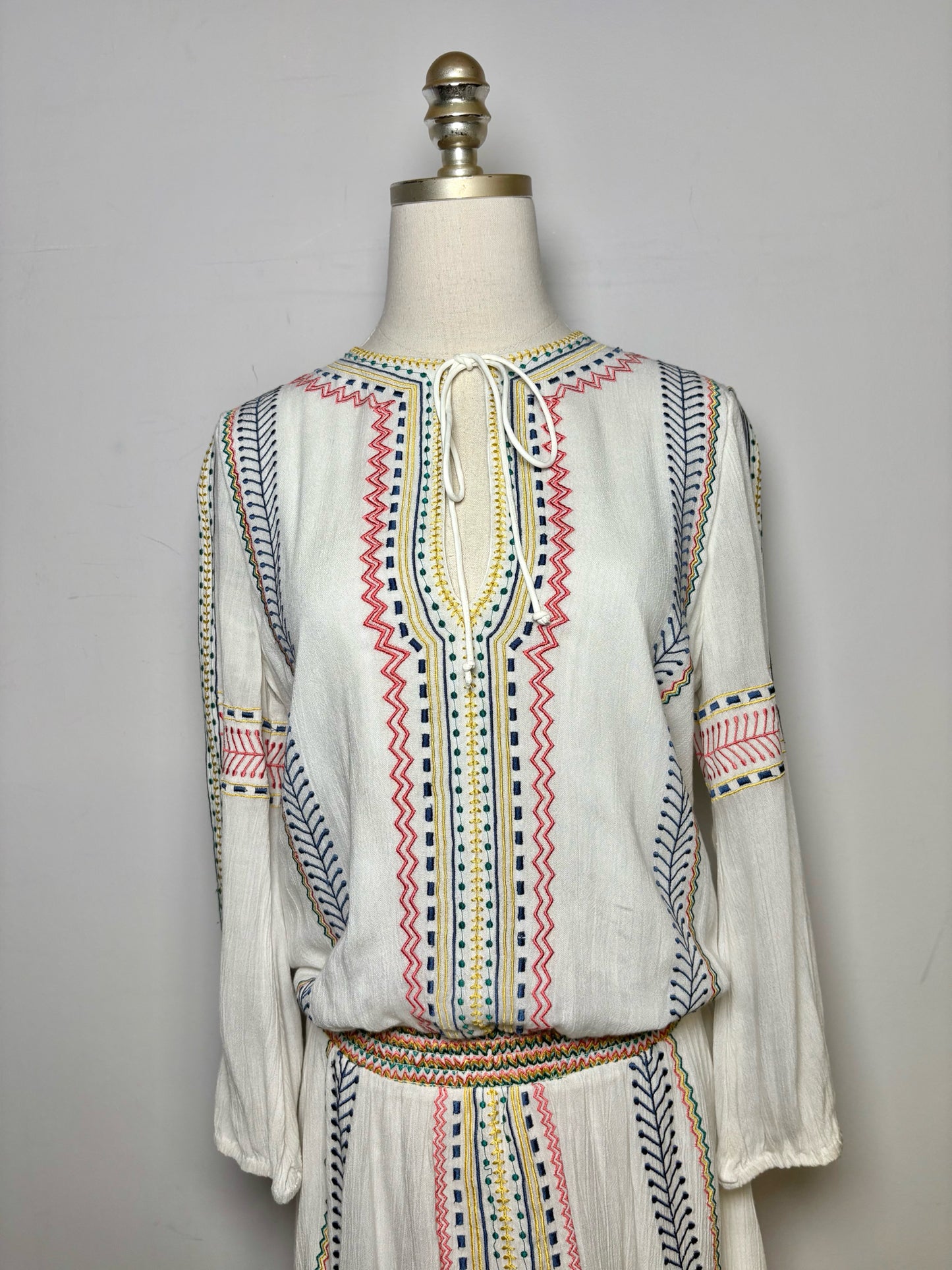 Women Size 6 Alice + Olivia White Embroidered Detail Viscose Dress