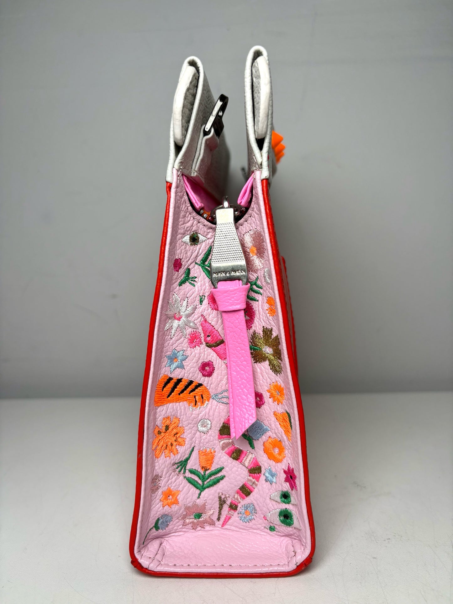 Women's Min & Mon Vali Embroidery Flowers Pre-owned, NWT Red, Pink Leather Bag