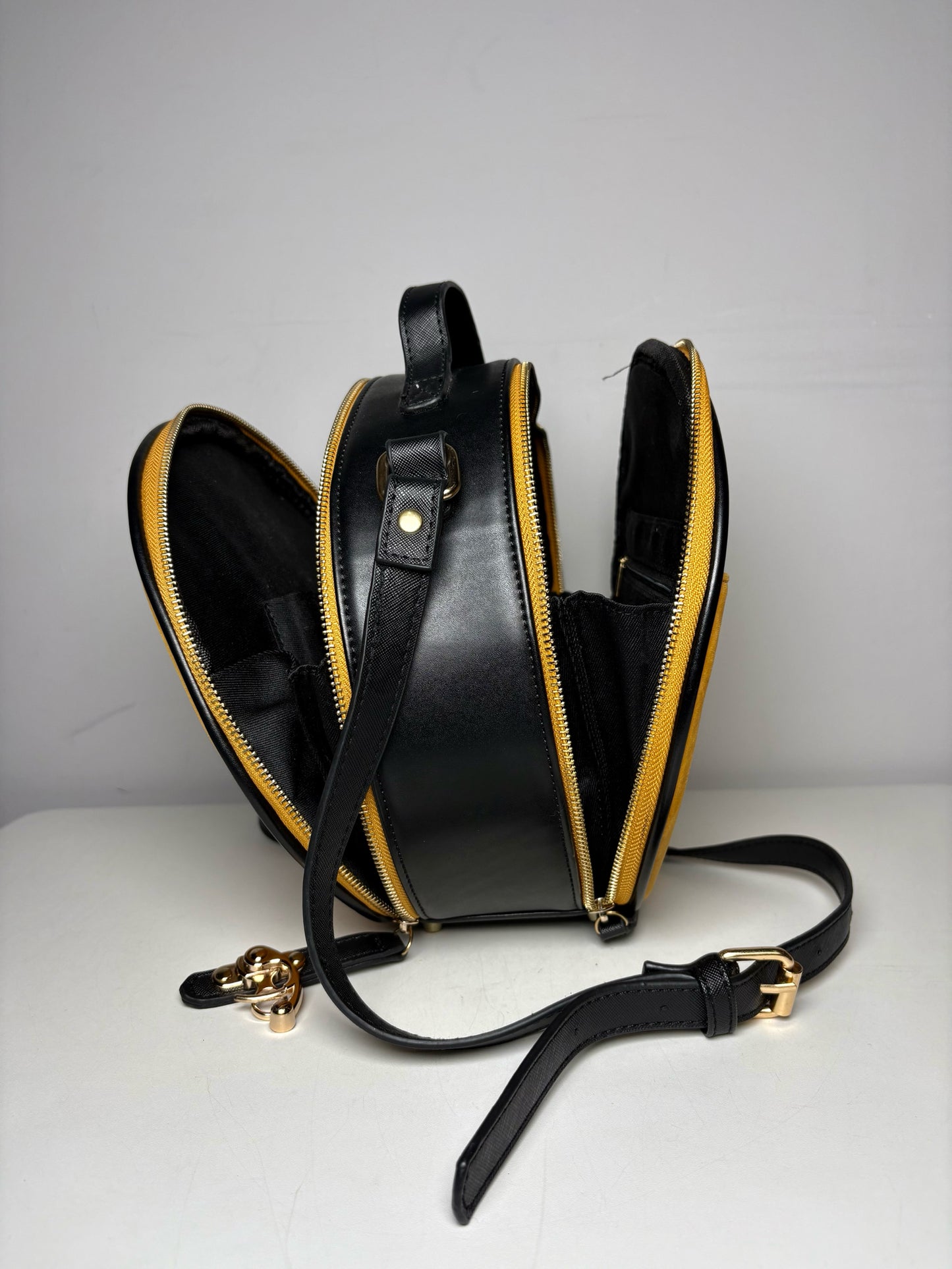 Ollie Quinn Suede Leather Pre-owned Black, Yellow Small Purse