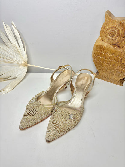 W Shoe Size 38.5 (8 US) Giorgio Armani Off White NWT Pump